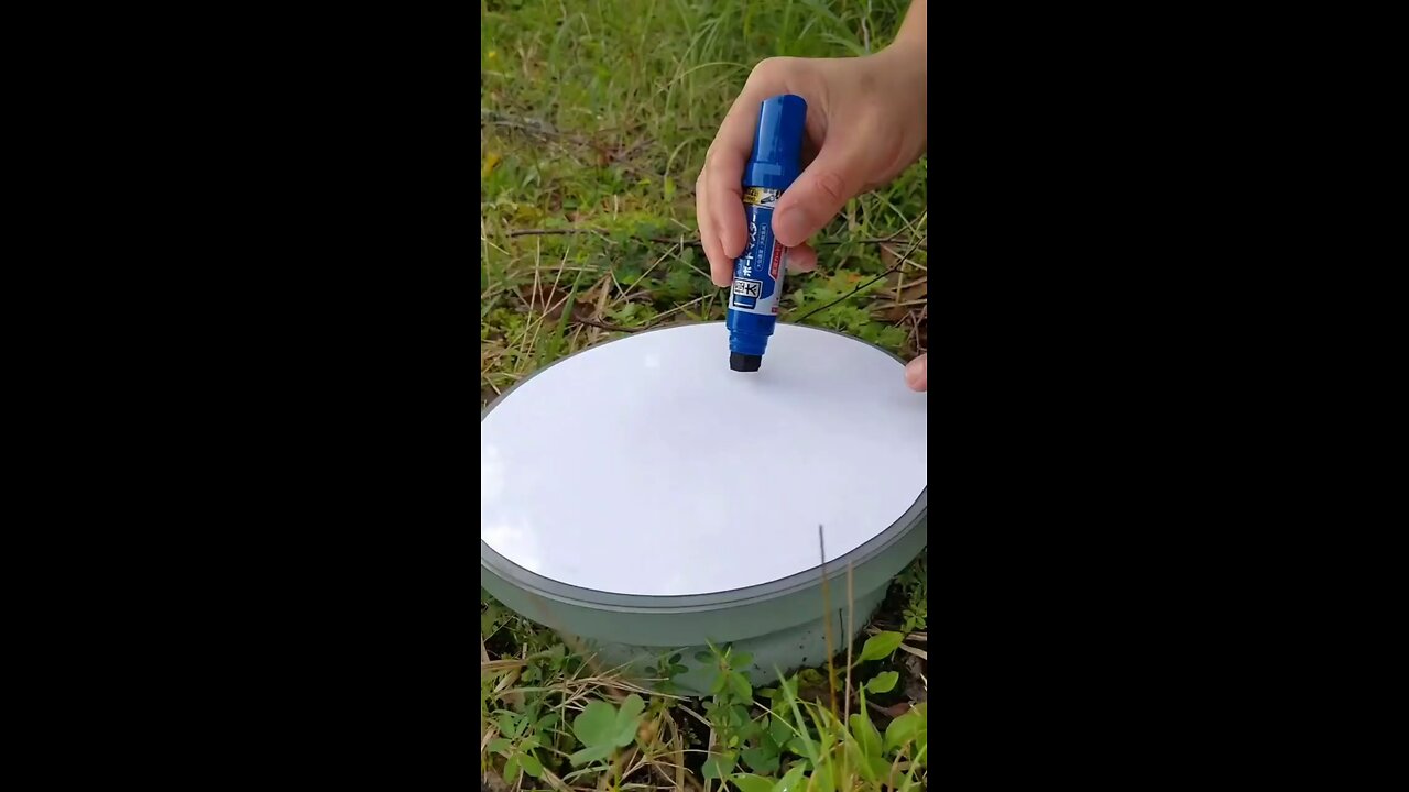 Spin Art with WhiteBoard and Potter’s Wheel by Yohei Kisanuki