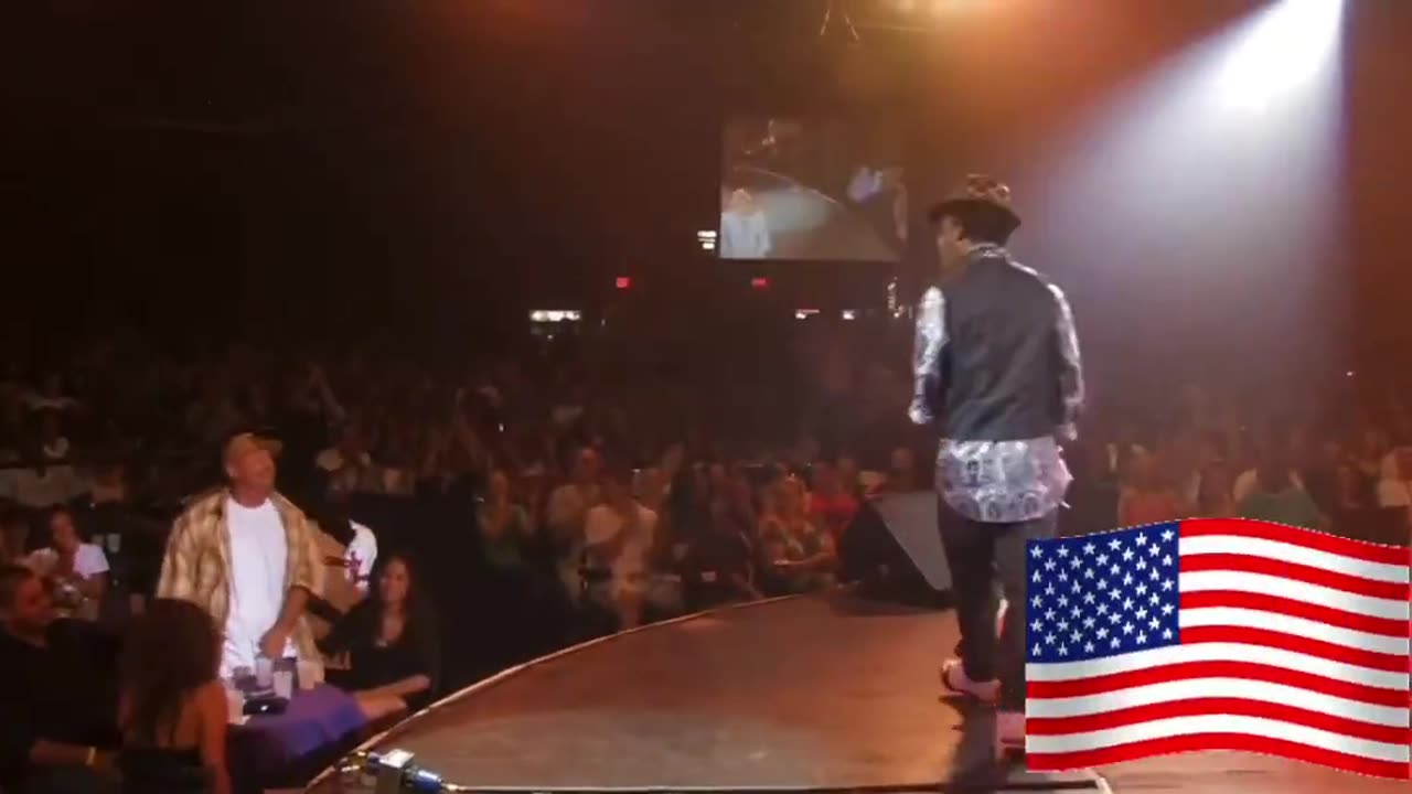 Katt Williams stands for America πΊπΈ Shuts down heckler mid-show. π₯π₯