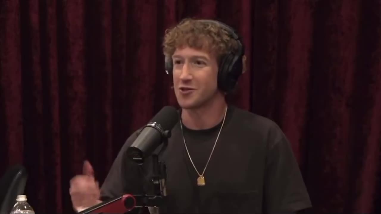 Zuckerberg: l'amministrazione Biden ha chiesto a Meta di censurare i meme