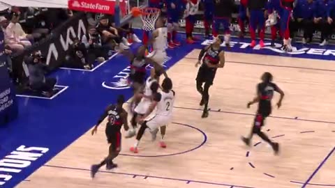 NBA - Jalen Duren SWALLOWS it out of the air... scores it on the other end 💪💪