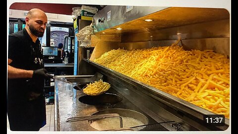 A hidden restaurant in Paris! Hamburger fast food restaurant famous for Belgian fries