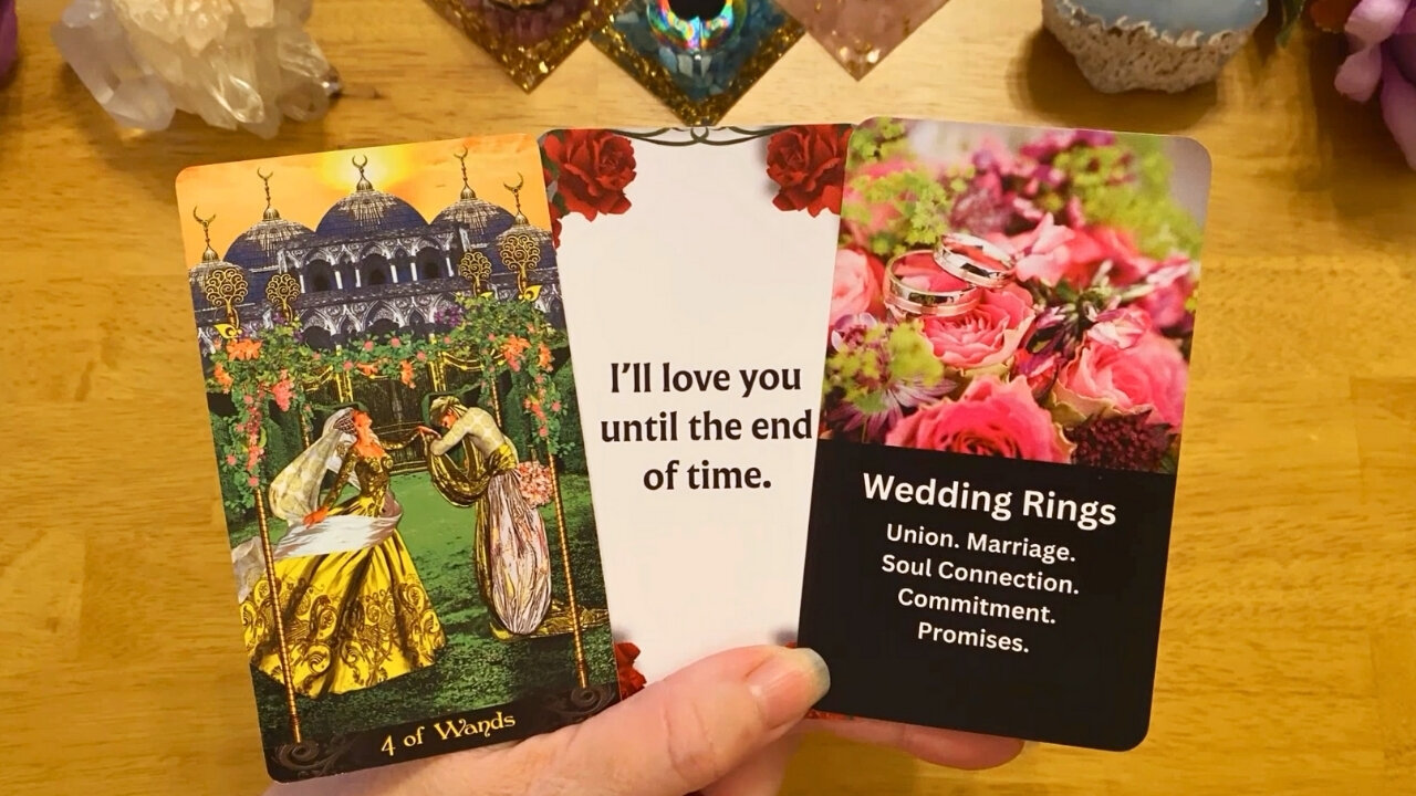 THIS PERSON WANTS TO MAKE YOU THEIRS FOREVER 🌹 THEY WANT TO MARRY YOU 💍 (Collective Tarot Reading)