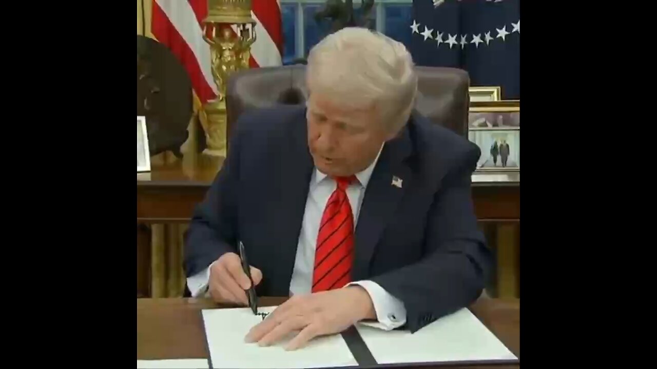 President Trump signs another brilliant EO to restore plastic straws. Stupid CA and their dumb ways