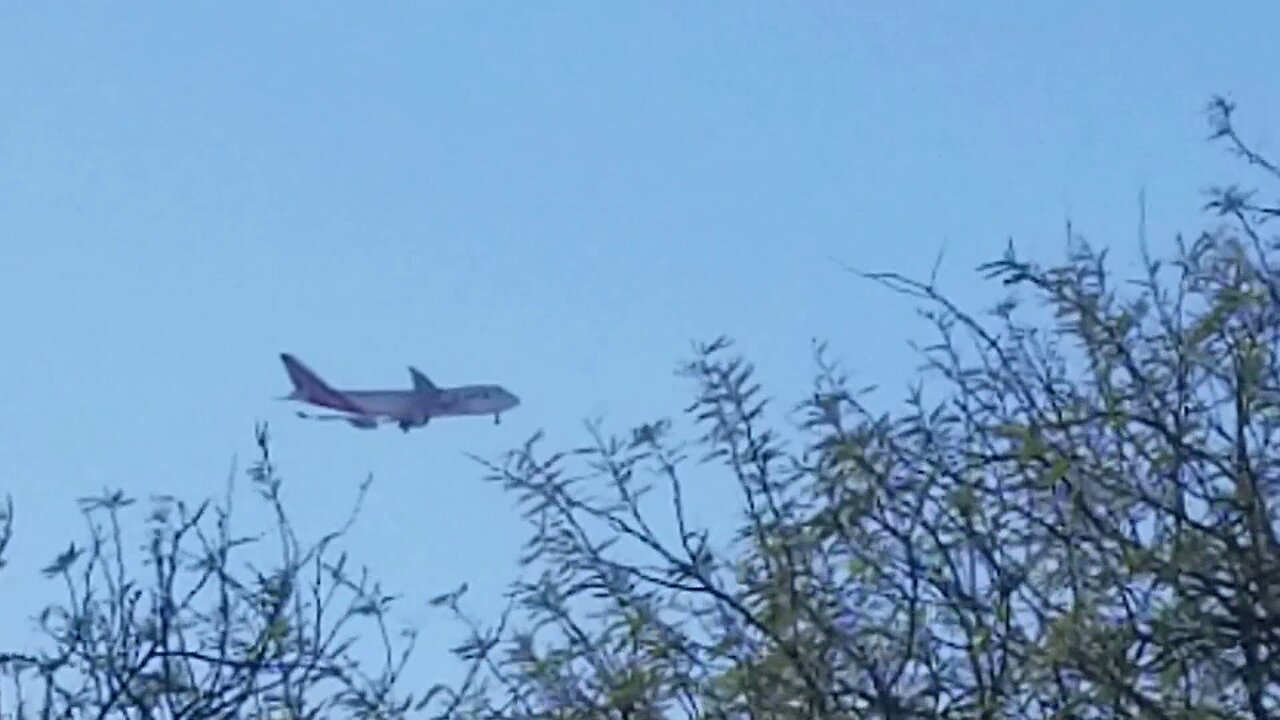 Delta Airlines Flying Way Too Low Over Tucson Neighborhood