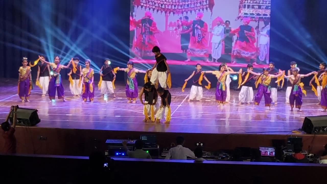 Kids Dance on Traditional folk dance