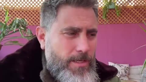 一个居住在中国27年的老外用英文告诉世界为什么应该去中国看一看，说得很贴切，真实。