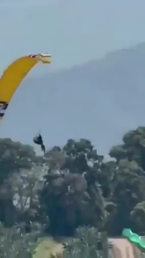Turista cayó al vacío en Valle del Cauca cuando volaba en parapente