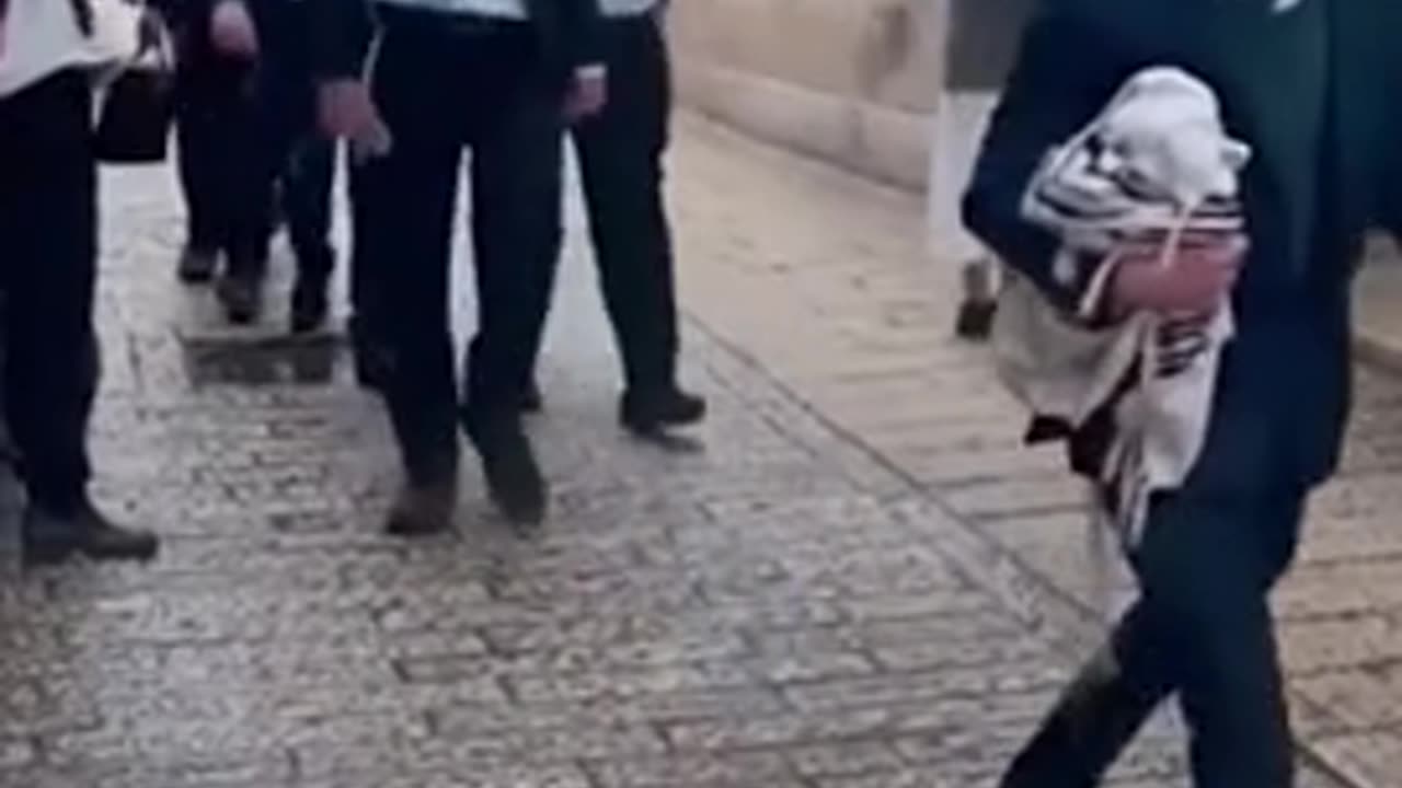 Jews spitting on Nuns in Israel