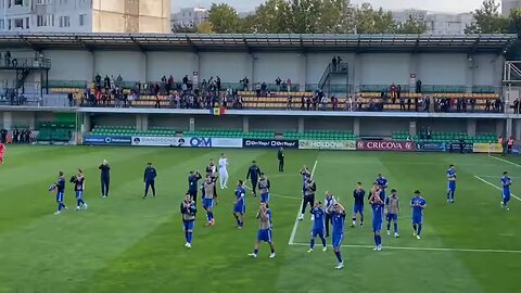 Jucatorii Nationalei de Fotbal a Republicii Moldova ofera tricourile de joc fanilor