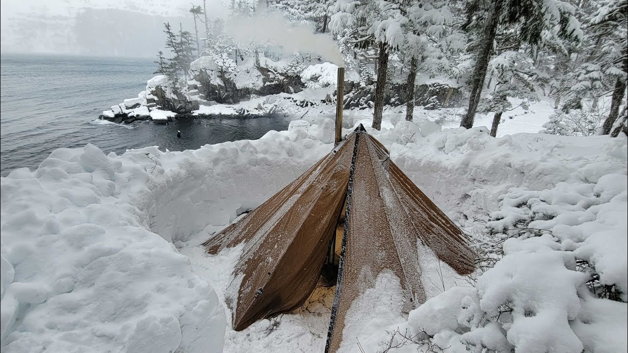 Hot Tent Camping in CRAZY Blizzard (Rescuing Trapped Drivers#HotTentCamping #BlizzardAdventure