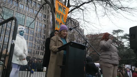 “Leftists Hold Anti-Trump Protest in DC—The People’s March or Just Another Jog to Nowhere? 🤡🪧”