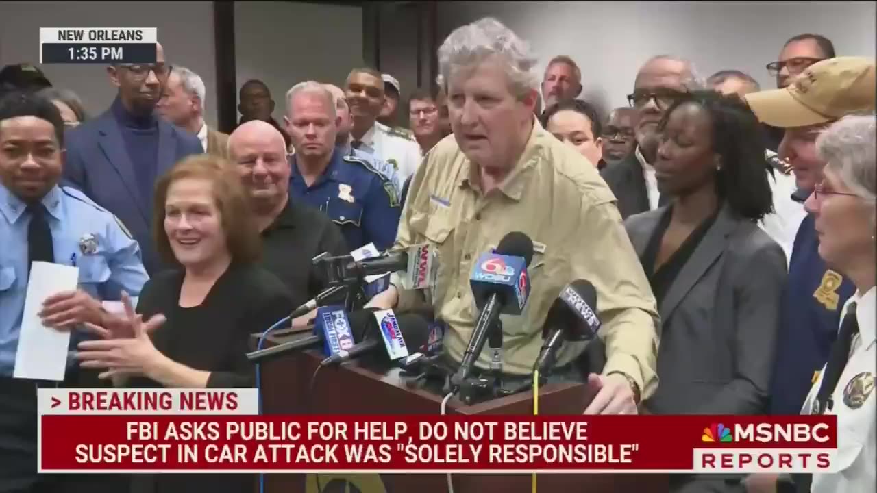 🚨Watch Sen. Kennedy shove the FBI lady out of the way without batting an eye. Love him