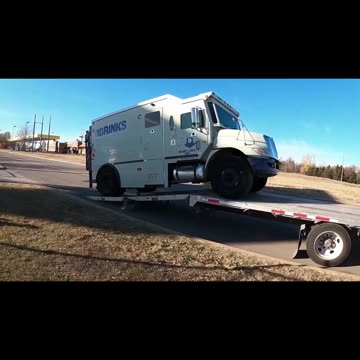 BANK TRUCK #ourtruckinglife #truckdrivers #truckerlove #truckdriver #reallifetruckers #truck