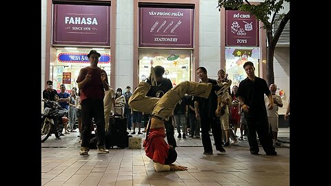 What is there in Vietnam's walking streets? (Part 6)
