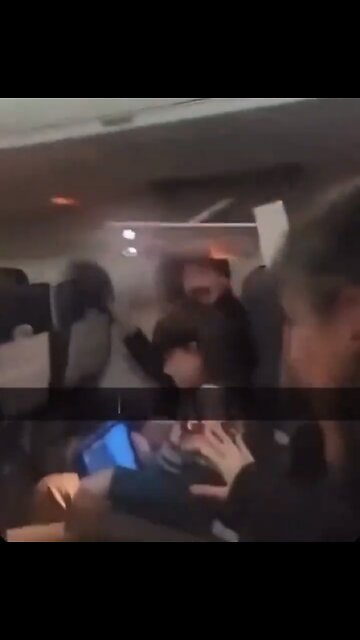 AIR CANADA FLIGHT🇨🇦🛩️🔥🚒👩‍🚒🚑📸EMERGENCY LANDS WITH BROKEN LANDING GEAR 🏣🛩️🔥💫