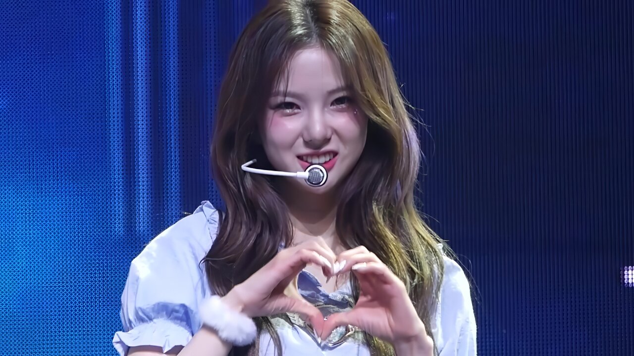 Yujin Heart Surf @ 2025 Kep1er FAN-CON TOUR 'BEYOND THE STAR' [Fancam] [250215]