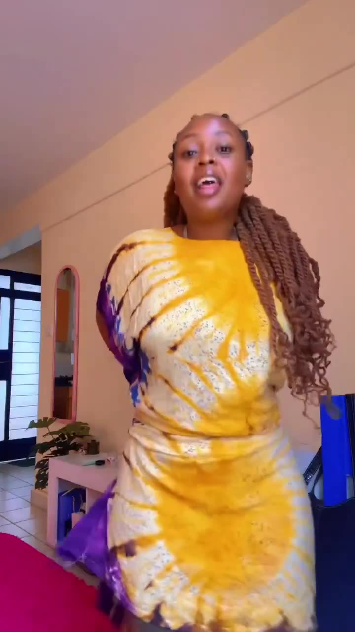 SEXY🔥 HOUSEWIFE TURNS UP.