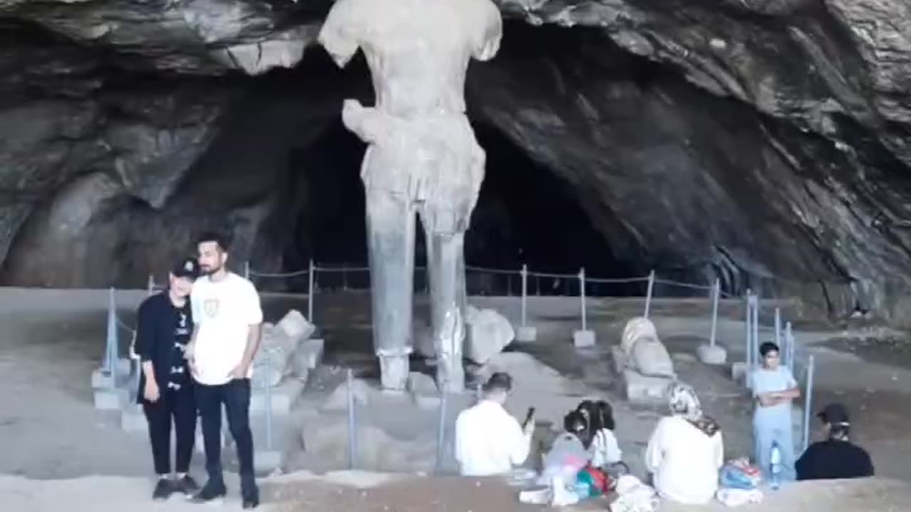 SHAPUR CAVE IN THE ZAGROS MOUNTAINS IN SOUTHERN IRAN 6 KM FROM THE ANCIENT CITY OF BISHAPUR