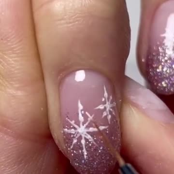 Winter glittery nail ideas with snow