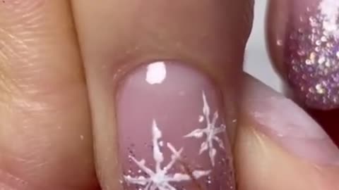 Winter glittery nail ideas with snow