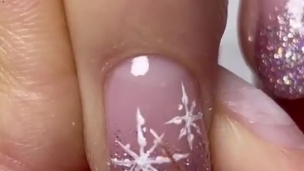 Winter glittery nail ideas with snow