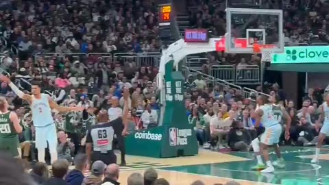 Behind-the-Back DIME! 🤯 Giannis finds Green for another triple!