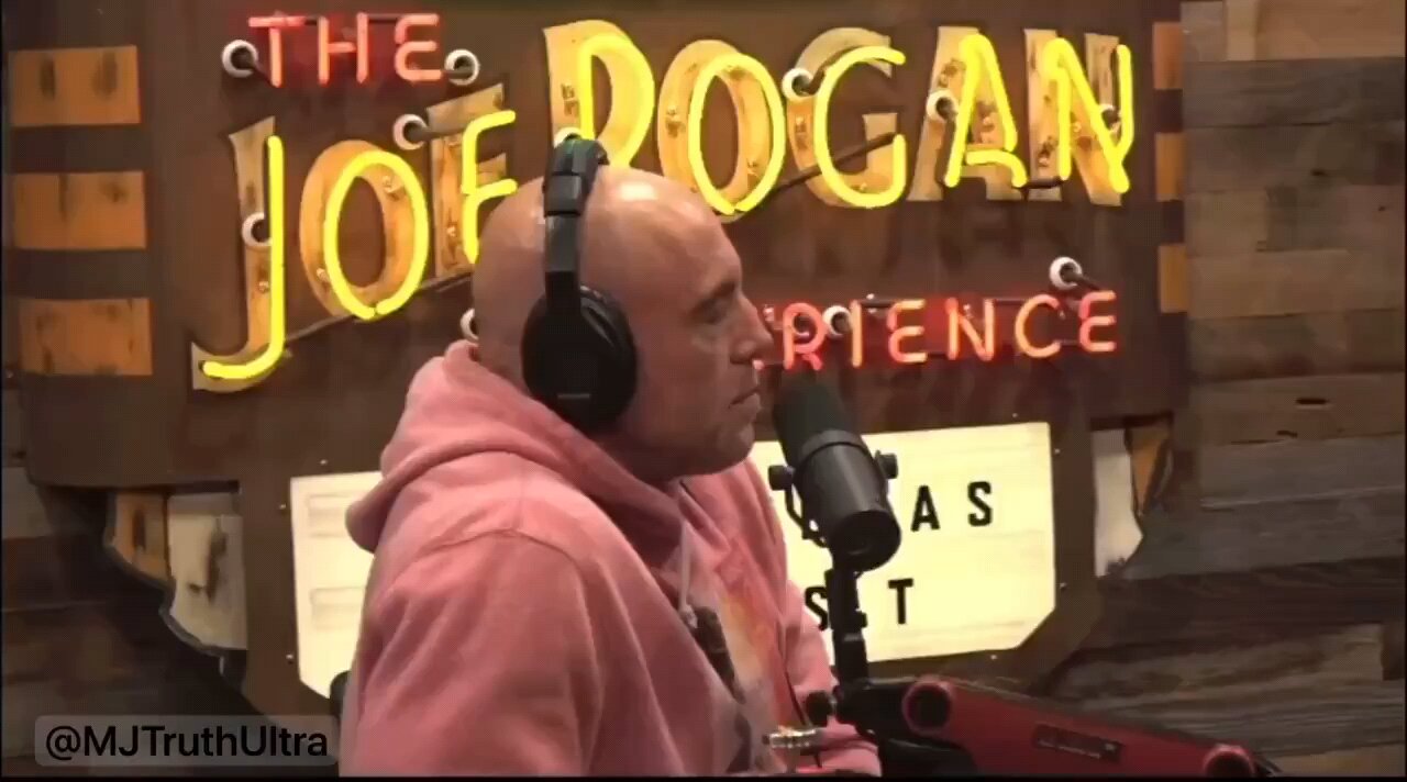 Tucker and Rogan go over another prediction called by Alex Jones 7 years ago.