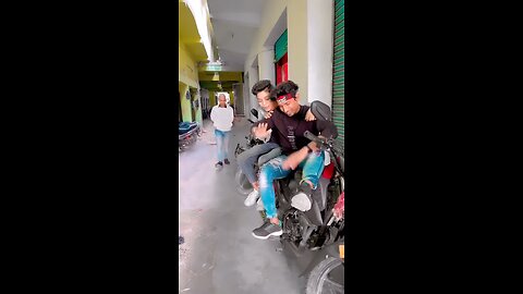 London Se Aaya Mera Dost| Mani Meraj Vines |