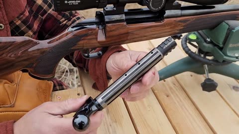 The TRUTH About the WEATHERBY MARK V DELUXE Is It Worth the Money_