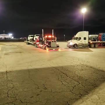 CREATIVE PARKING #ourtruckinglife #truckdrivers #reallifetruckers #truckdriver #atruckerslife