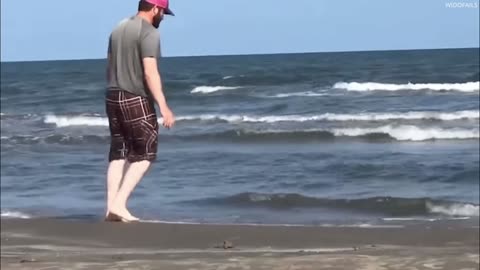 FUNNY FAILS AT THE BEACH | WIDOFAILS