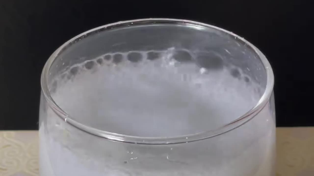 "🔥 Carbon + Water: Epic Reaction Experiment! 💧🌡️"