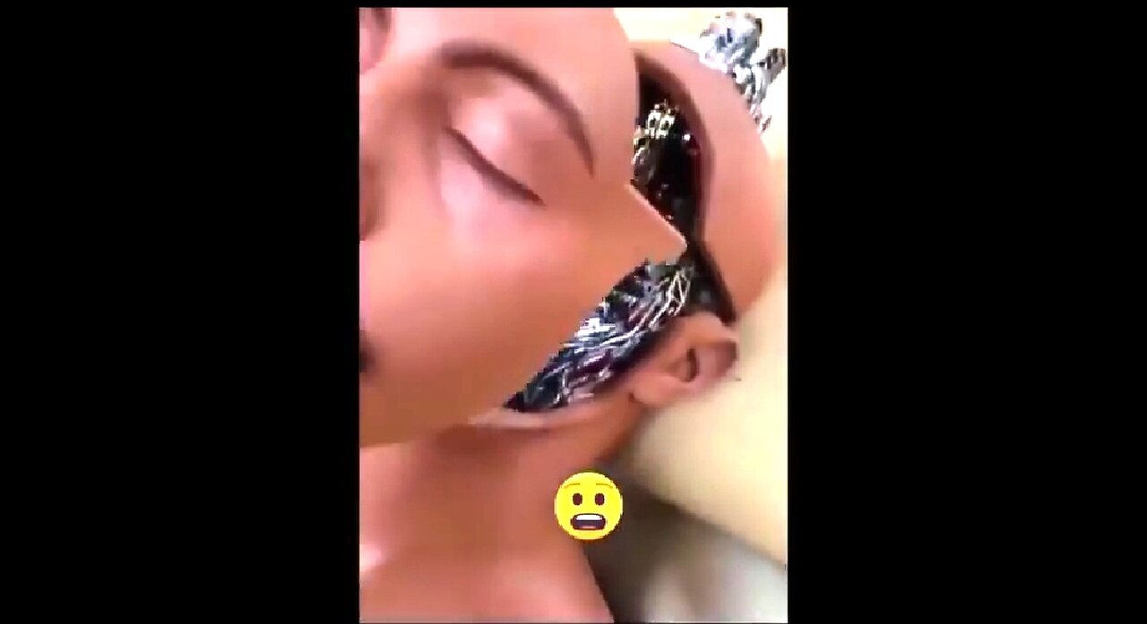 CHINESE AI ROBOT GOES CRAZY AND ATTACKS SOMEONE DURING A FESTIVAL 😲