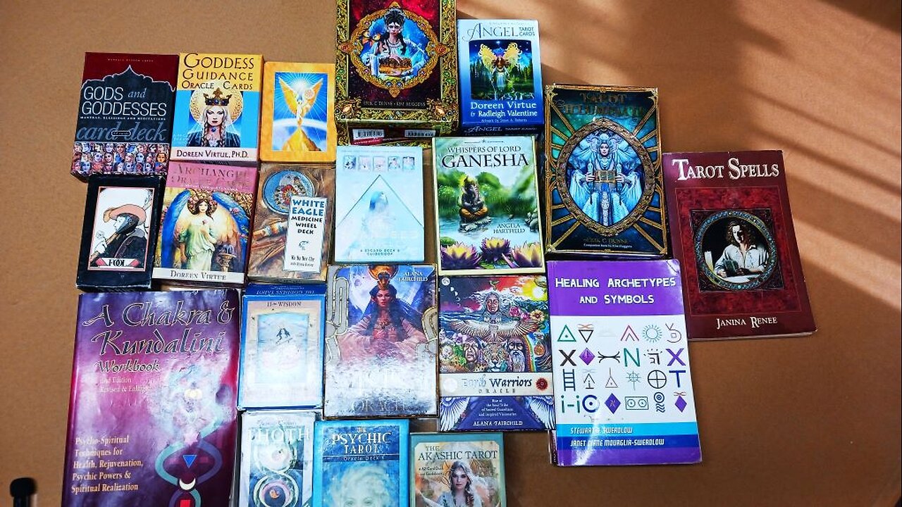 TAROT & ORACLE CARDS- AMAZING TOOLS TO BUILD YOUR PSYCHIC ABILITIES !!!