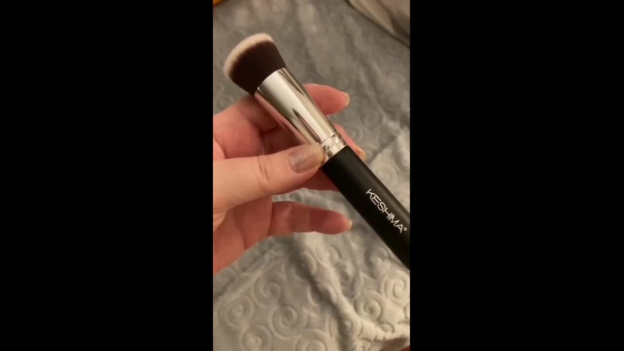 Flat top kabuki brush