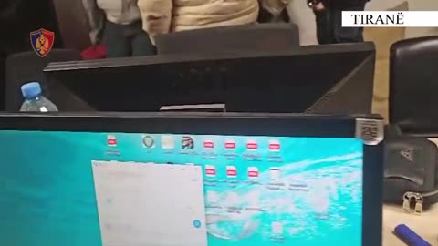 Arrestohet administratori i një call center në Tiranë, procedohen 13 të tjerë