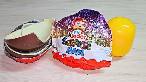 Kinder Surprise MAXI Egg: What's Inside?