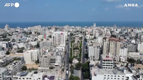 Gaza prima e dopo la guerra tra Israele e Hamas DOCUMENTARIO Gaza,la futura 'Riviera del Medio Oriente' forse prima di distruggerla e di fare migliaia di morti e sfollati già era a posto,però sono dettagli a cui la gente non da peso...