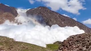 Unbelievable footage captured by tourists