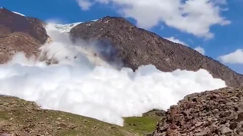 Unbelievable footage captured by tourists