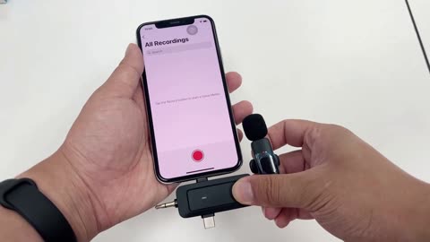 Professional 4 In 1 Wireless Lavalier Microphone for iPhone Android