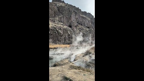 Cold Rockhunt in a Hot Springs!