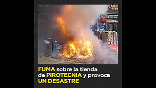 Un combo catastrófico: fumar en la ventana cuando vives sobre una tienda de pirotecnia