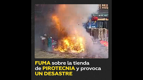 Un combo catastrófico: fumar en la ventana cuando vives sobre una tienda de pirotecnia