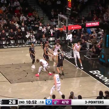 NBA - Rozier behind-the back... Ware THROWDOWN. 😤