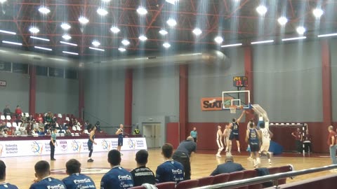 Rapid vs Tg Mures (fantastic fight for the ball) (Basketball)