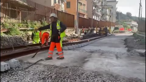 Pozzuoli (NA) - Proseguono i lavori per riaprire la linea interrotta della Cumana (27.01.25)