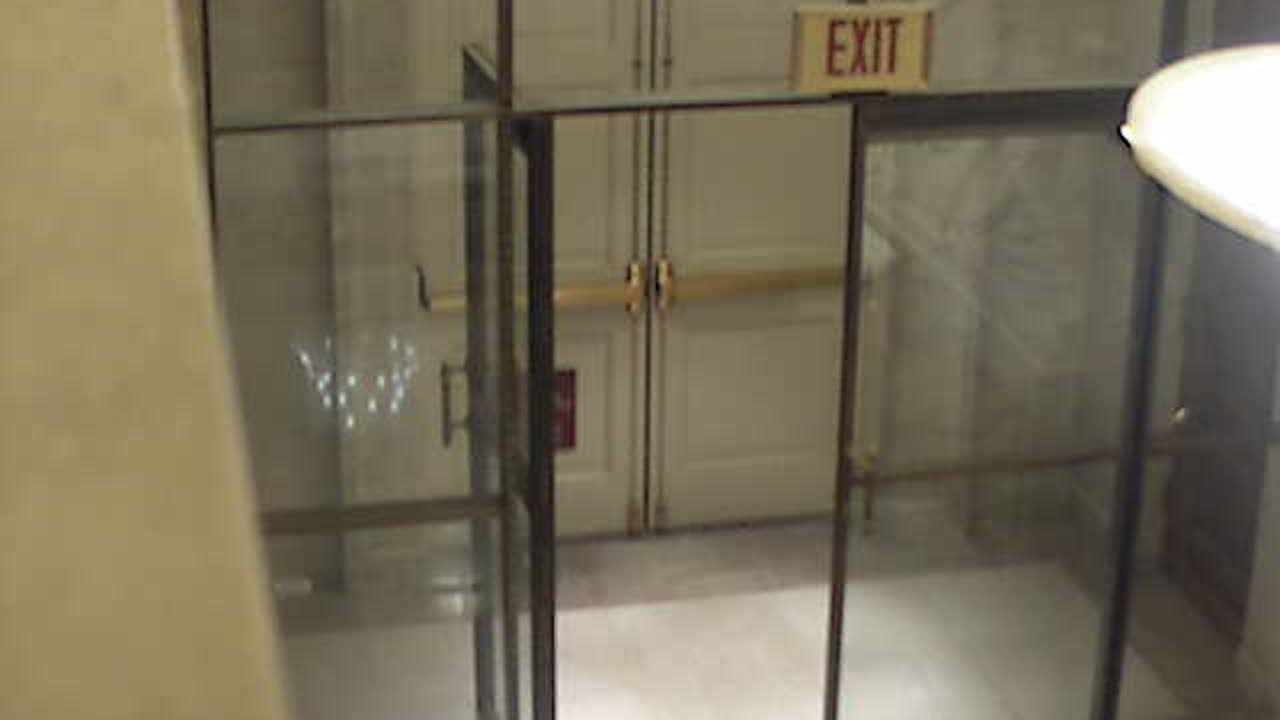 0404USCS01LawLibraryDoor_2021-01-06_00h49min17s363ms.mp4