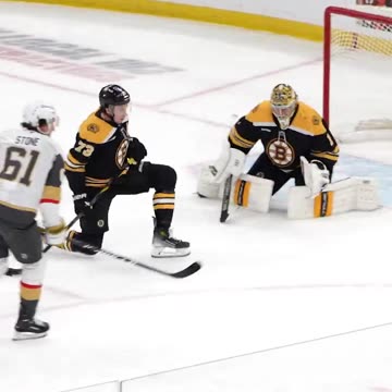 Boston Bruins - Kick save and beauty 👌