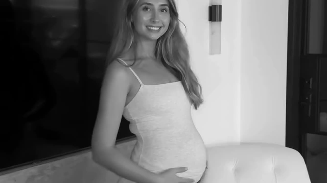 Lily Phillips Announce She is Pregnant